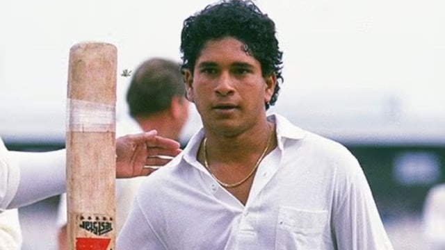  Sachin Tendulkar hit a cracking 4th-innings century in the 1990 Old Trafford Test in Manchester. (File)