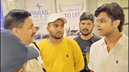 Jharkhand minister son hospital inspection, hospital inspection, Jharkhand hospital inspection, Irfan Ansari, Krish Ansari, Indian express news, current affairs