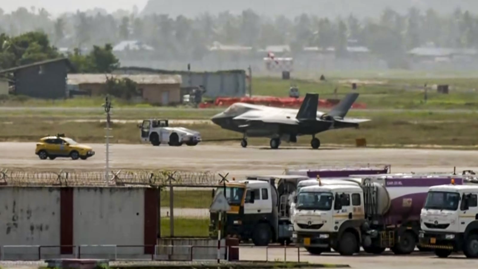 UK team arrives in Kerala to repair stranded F-35 fighter jet