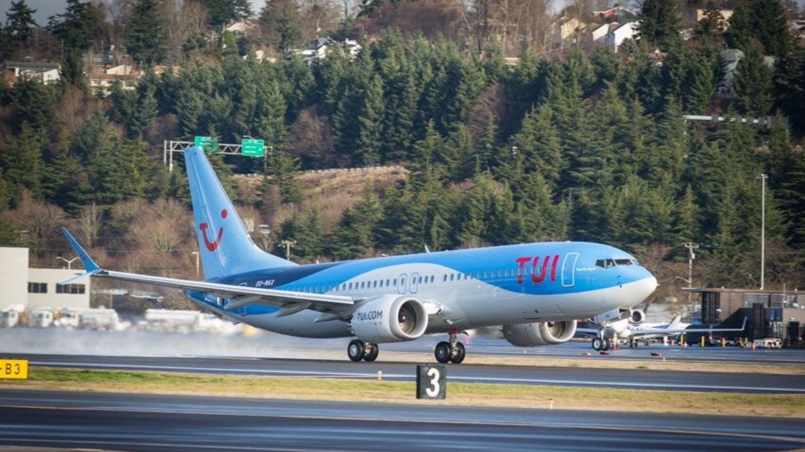 Passengers fighting midair forces London to Cancun flight to make