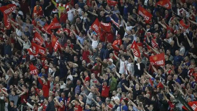 Manchester united fans arrest