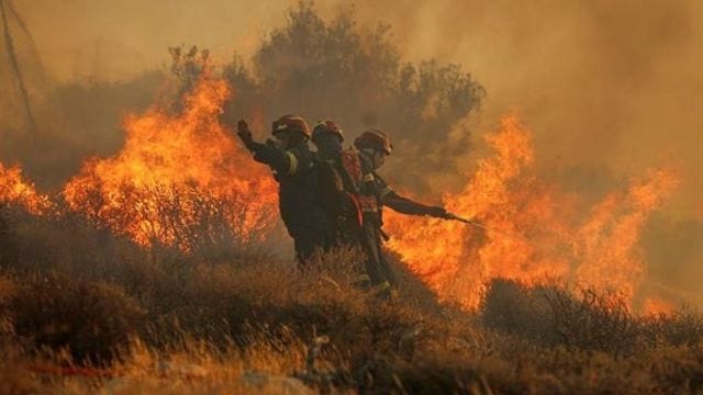 Greece wildfires, Greece wildfire, Crete wildfire, evacuation, Greek holiday island, gale-force winds, Emergency alerts, Greece public warning, fire, village of Achlia, flames, Ferma, Skinokapsala