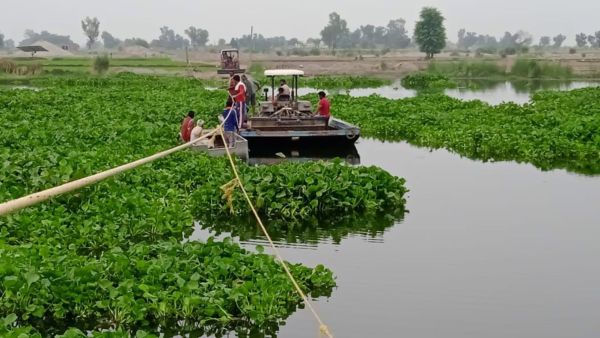 Villagers-at-Kaluwala
