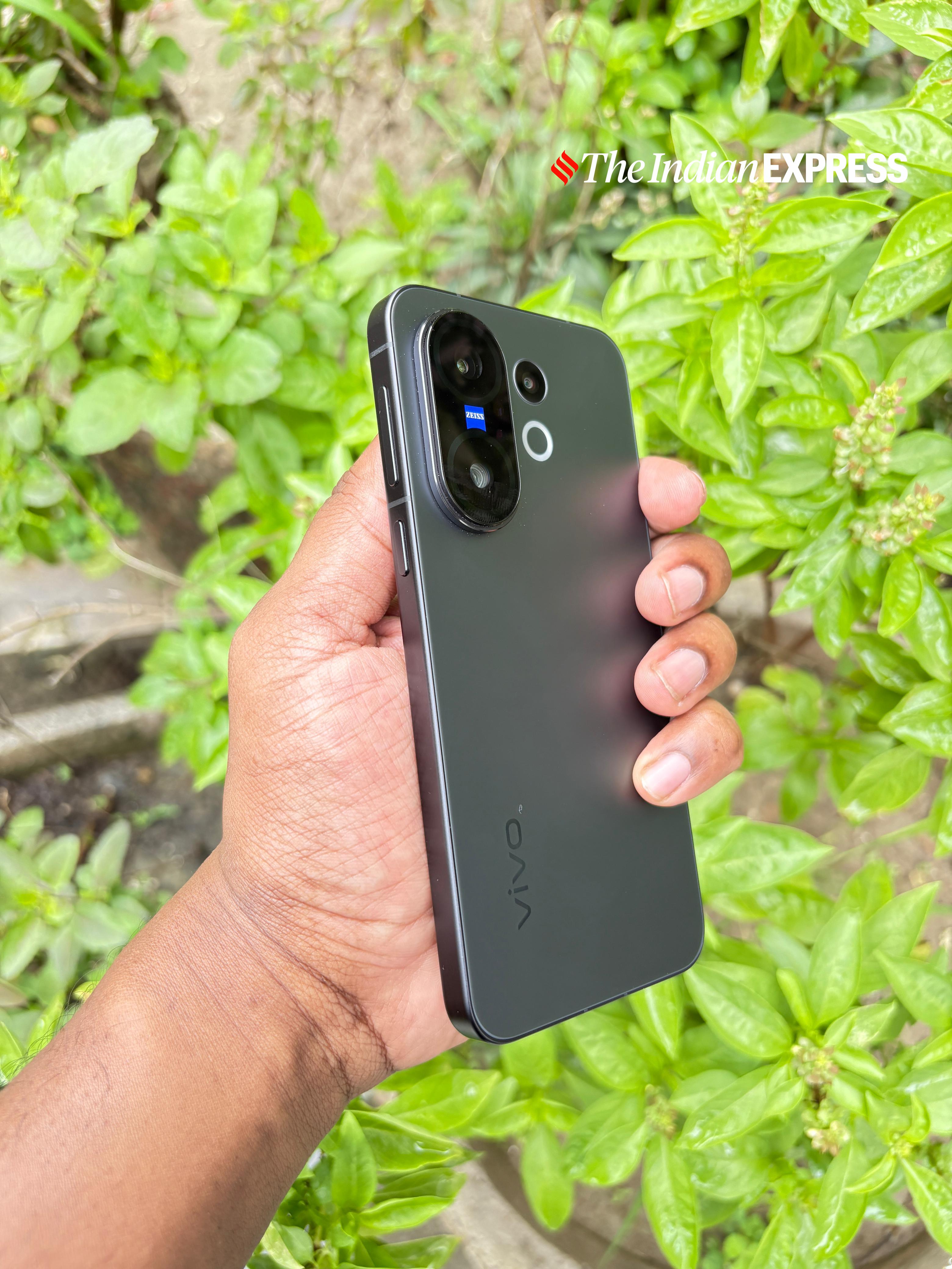 The Vivo X200 FE’s narrow bezels deliver big-screen impact in a small frame. (Image: Bijin Jose/The Indian Express)