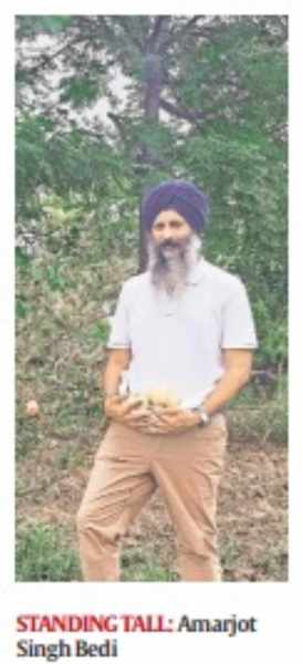 Una farmer