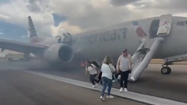 American Airlines fire: american airlines fire, boeing