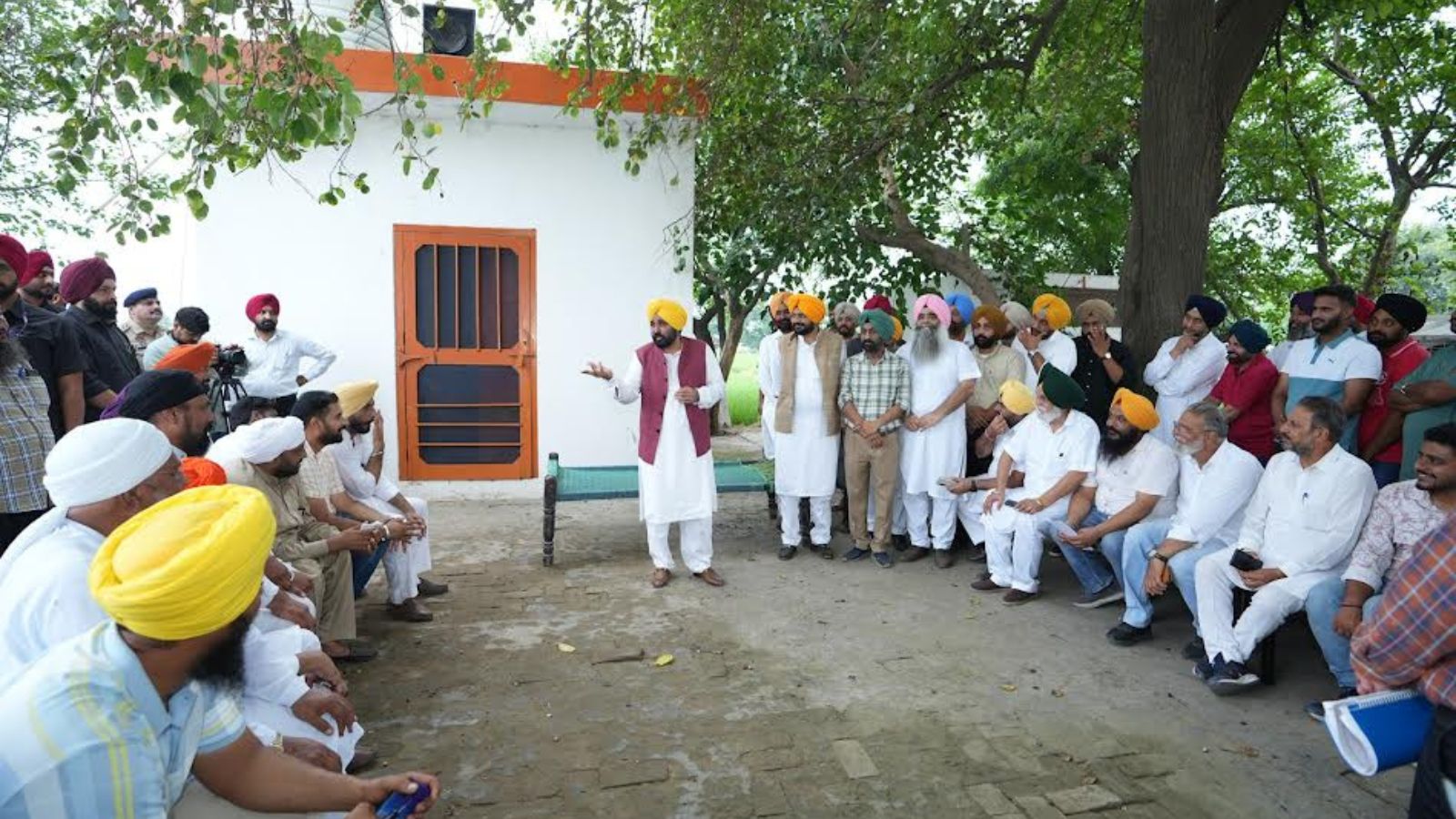 Punjab CM Mann Discusses Issues with Farmers in Ludhiana