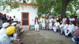 bhagwant mann interacts with villagers