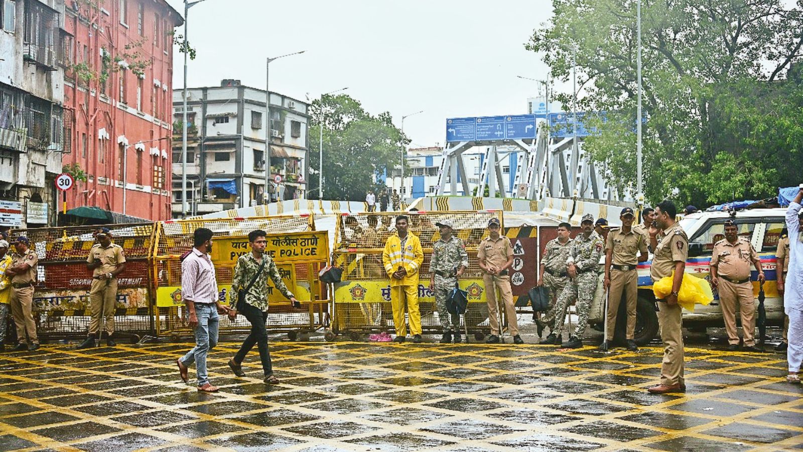 Mumbai Parties Protest Carnac Bridge Opening Delay