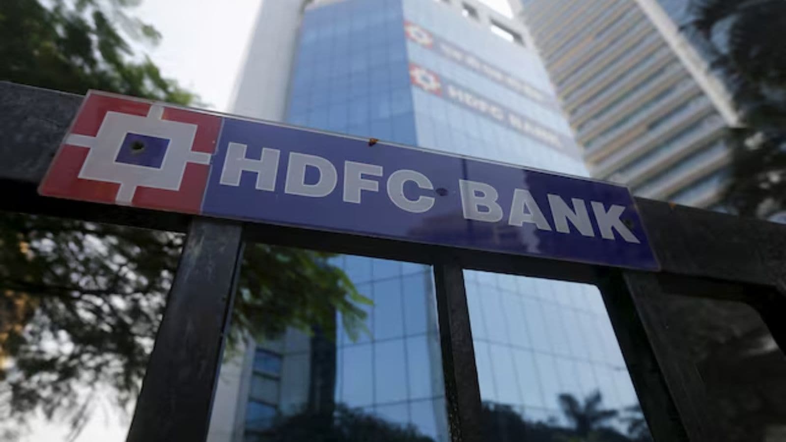 HDFC Bank's Q1 Profit Surges, Announces Bonus, and Dividend