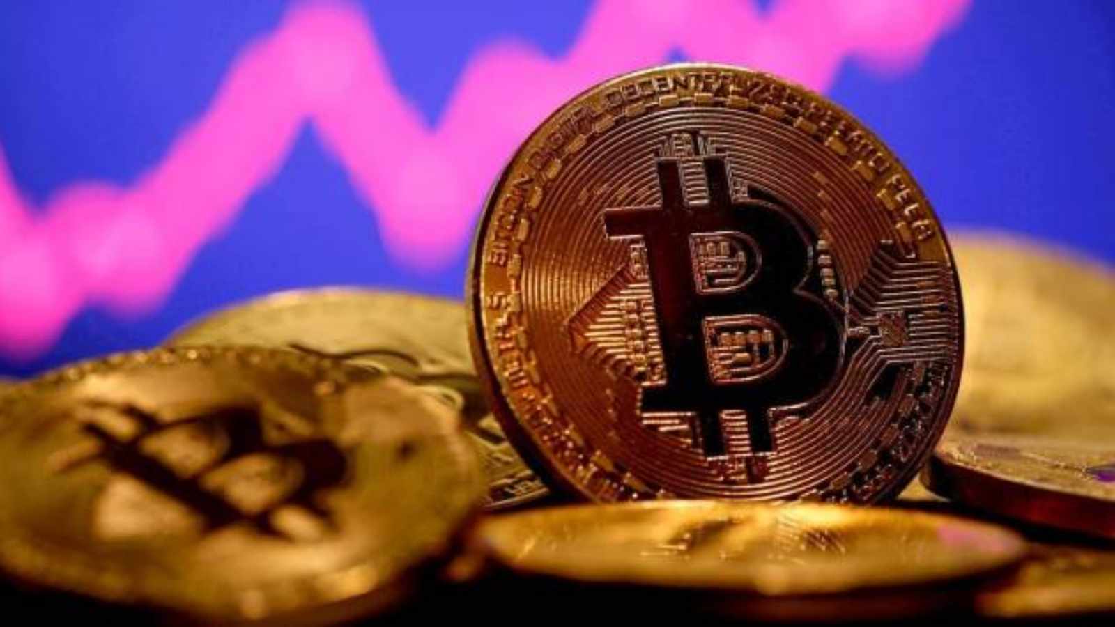 The dollar index, which measures the greenback against a basket of currencies including the yen and the euro, was flat at 98.09. It is down nearly 10% this year. (File Photo)