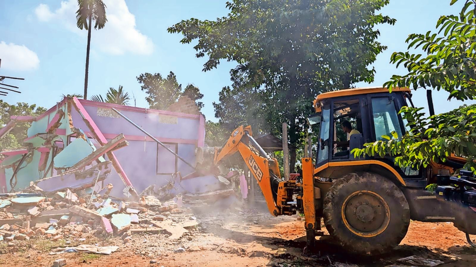 Eviction drive aftermath turns violent in Assam, 1 dead, 10 policemen injured