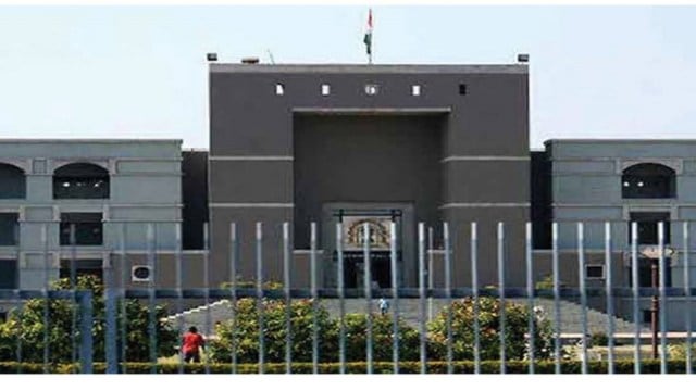 Gujarat High Court, drinking from beer mug, lawyer drinking from beer mug during virtual proceedings, lawyer drinking from beer mug, Indian express news, current affairs