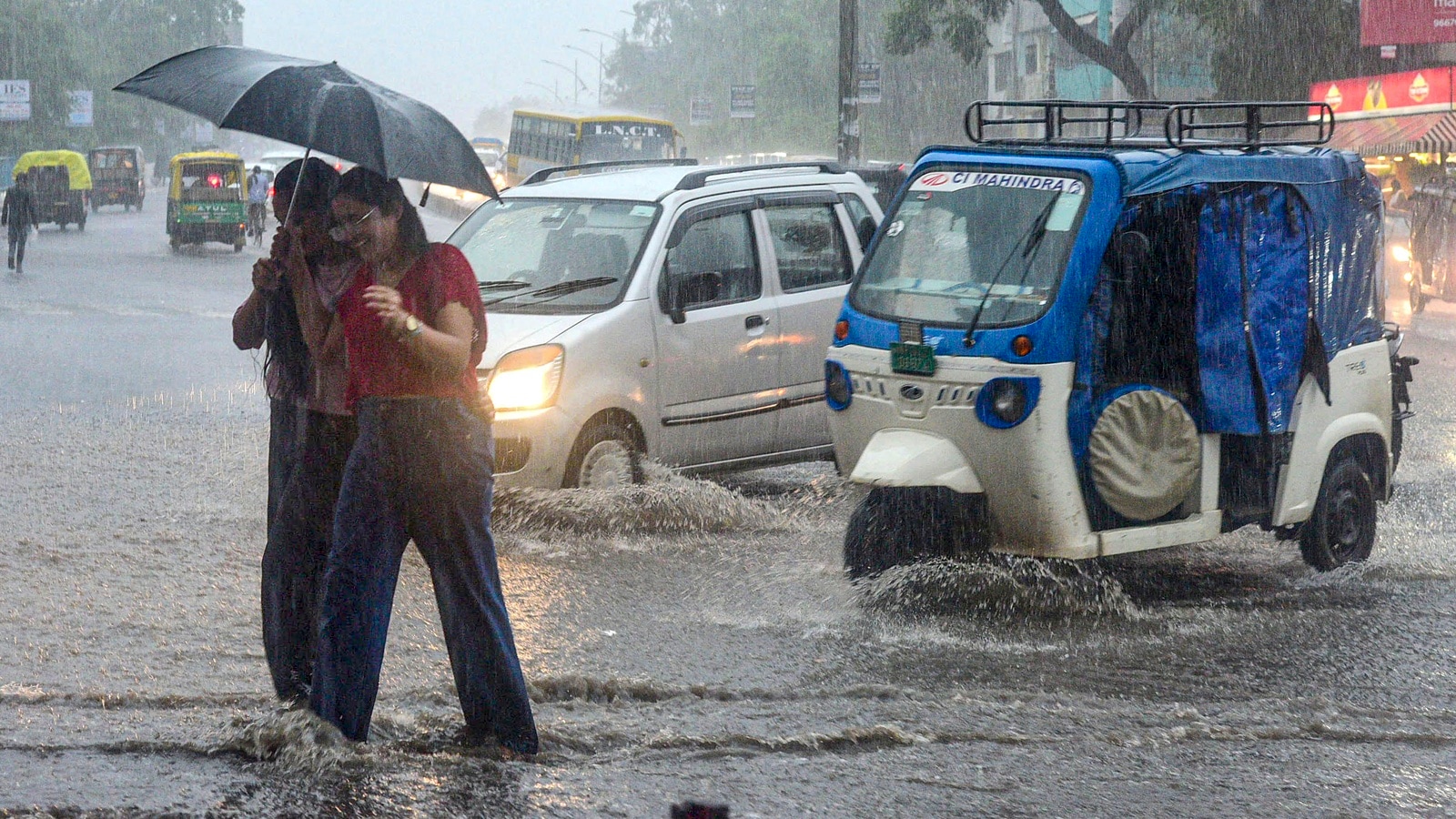 India Weather Today LIVE Updates: Water level of Ganga crosses danger mark in Varanasi; schools, colleges closed amid heavy rainfall in Nagpur