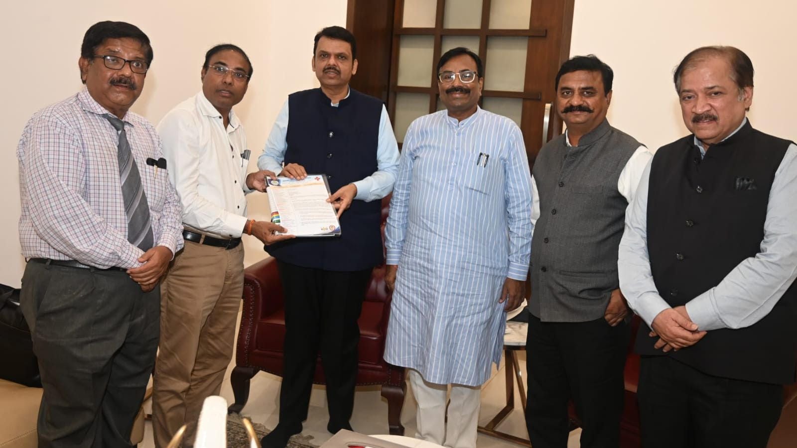 Pune doctors defer today’s strike after meeting CM Fadnavis