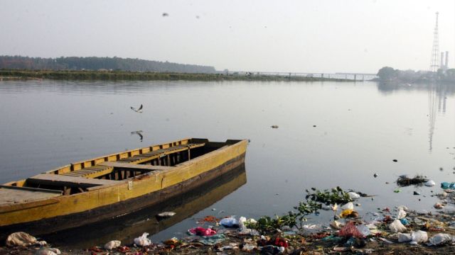 Solid waste management is another critical element addressed by the plan, involving the deployment of floating pontoons and skimmers strategically placed to intercept waste at drain mouths and along river stretches.
