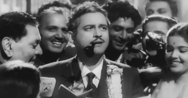 A still from Kaagaz Ke Phool