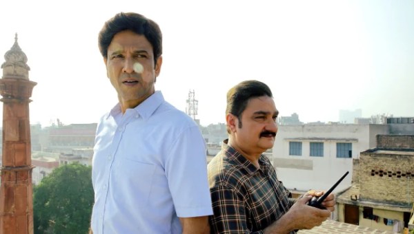 Kay Kay Menon as Himmat Singh and Vinay Pathak as Abbas in Special Ops.