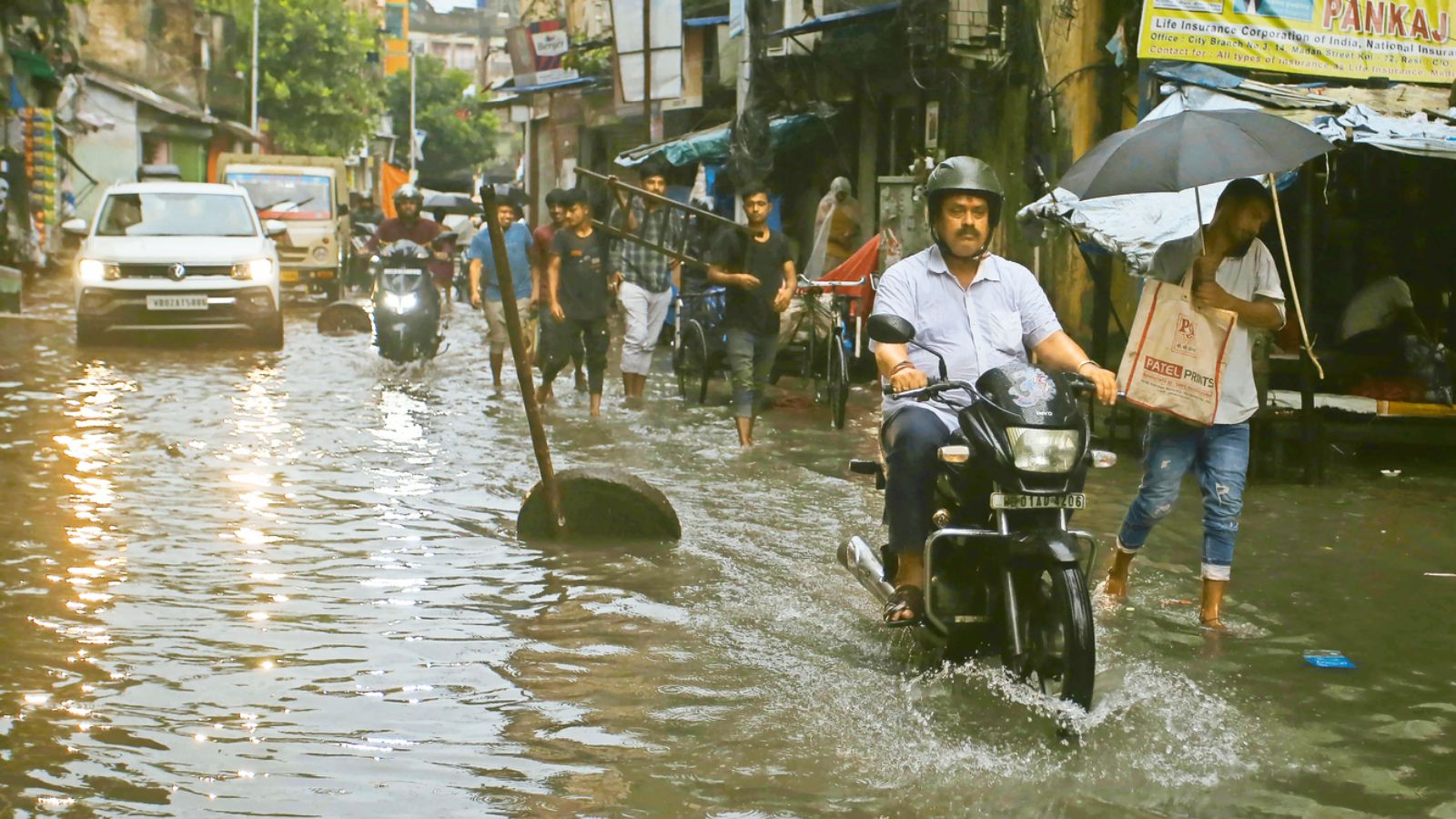 Heavy rain likely: orange, yellow alerts for many Bengal districts