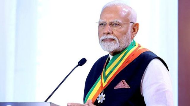 Prime Minister Narendra Modi addresses the gathering after being conferred with ‘The Officer of the Order of the Star of Ghana’, the country's national honour, during a ceremony in Accra.