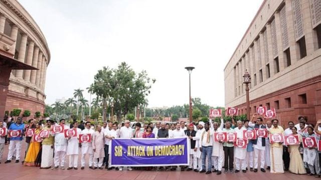 Samajwadi Party MP Akhilesh Yadav, Congress MP Priyanka Gandhi Vadra, DMK MP Kanimozhi Karunanidhi, TMC MP Derek O'Brien and other INDIA bloc parliamentarians stage a protest against the Special Intensive Revision (SIR) of electoral rolls in Bihar, during the Monsoon session of Parliament, in New Delhi,