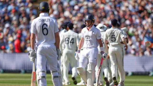 Ollie Pope and Ben Duckett fell off consecutive deliveries to Akash Deep. (AP Photo)