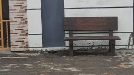 Surat to Rajkot benches controversy, Surat public benches outside BJP leader house, AAP allegations on BJP Gujarat, MLA grant benches Surat,