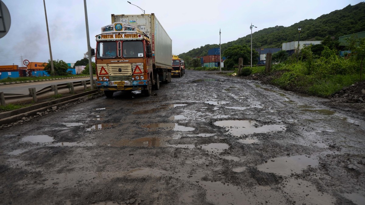 As potholes make life miserable for citizens, PCMC issues show cause notice to 24 'negligent' junior engineers | Pune News - The Indian Express