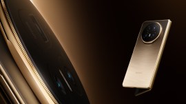 The Honor Magic V5 comes in three colourways - Ivory White, Black, Dawn Gold and Reddish Brown. (Image: Honor)