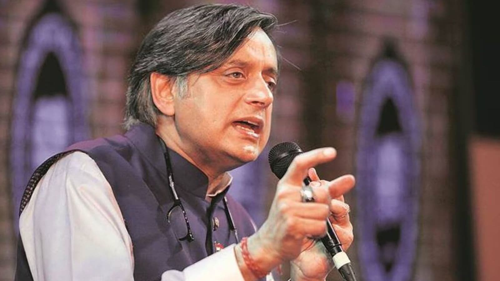 Tharoor criticizes Emergency, warns against repeating authoritarian tendencies now