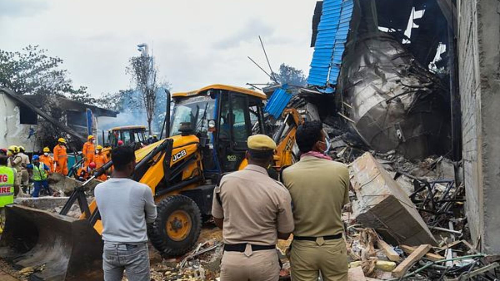  Emergency services personnel at the site after an explosion at a pharma plant, at Pashamylaram, in Sangareddy district, Telangana
