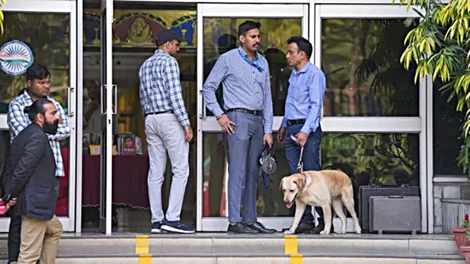 vadodara hotel and school bomb threat, indian express