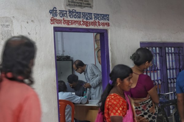 Long queues, thousands turn up in Thakurnagar, Matua headquarters in Bengal as men and women enlist for ‘Matua card ‘ and ‘Hindu Card’ paving way for their application of CAA.