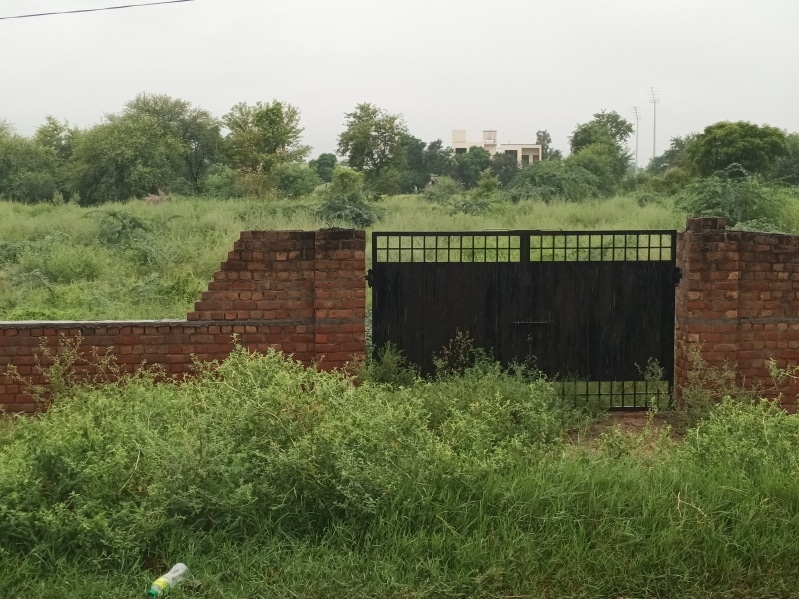 With the rapid expansion of Hisar city, colonisers are racing to introduce more and more colonies along its outskirts.