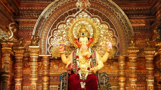 The first glimpse of Lalbaugcha Raja was unveiled Sunday.