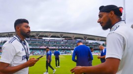 Arshdeep Singh coaches Mohammed Siraj about posting content on social media after India's win at the Oval against England. (Screengrab via X/BCCI)