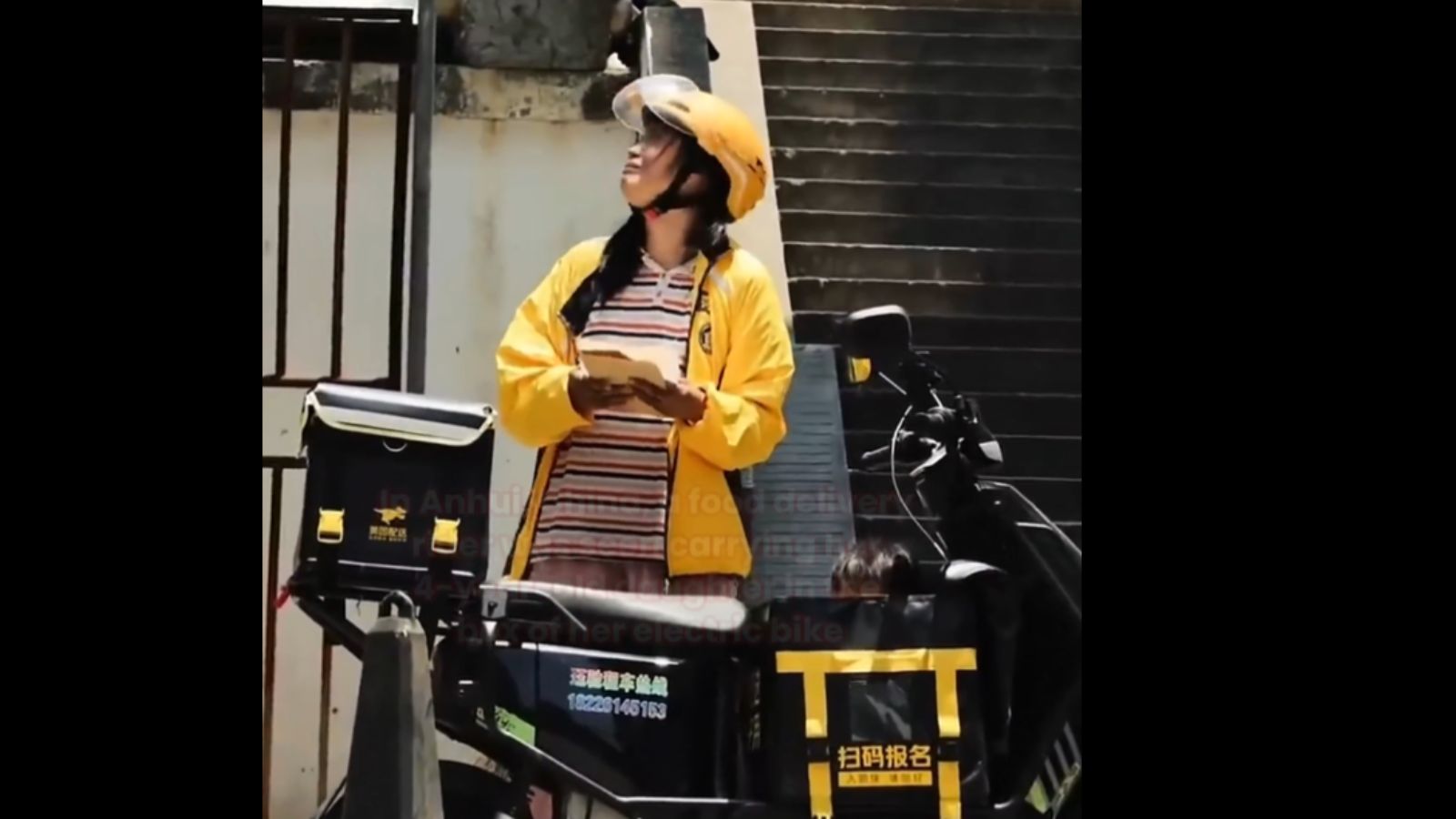 Chinese Mother Carries Sick Daughter in Courier Box During Work
