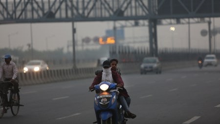 Delhi Pollution: According to the report, the northern plains remain the most polluted region of the country, with nearly 544 million residents facing a five-year average loss in life expectancy if pollution persists.