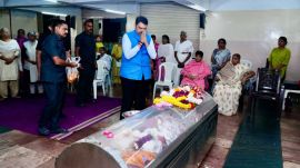 Maharashtra CM Devendra Fadnavis paying tribute to Pramila Tai Medhe on Friday. (Express Photo)