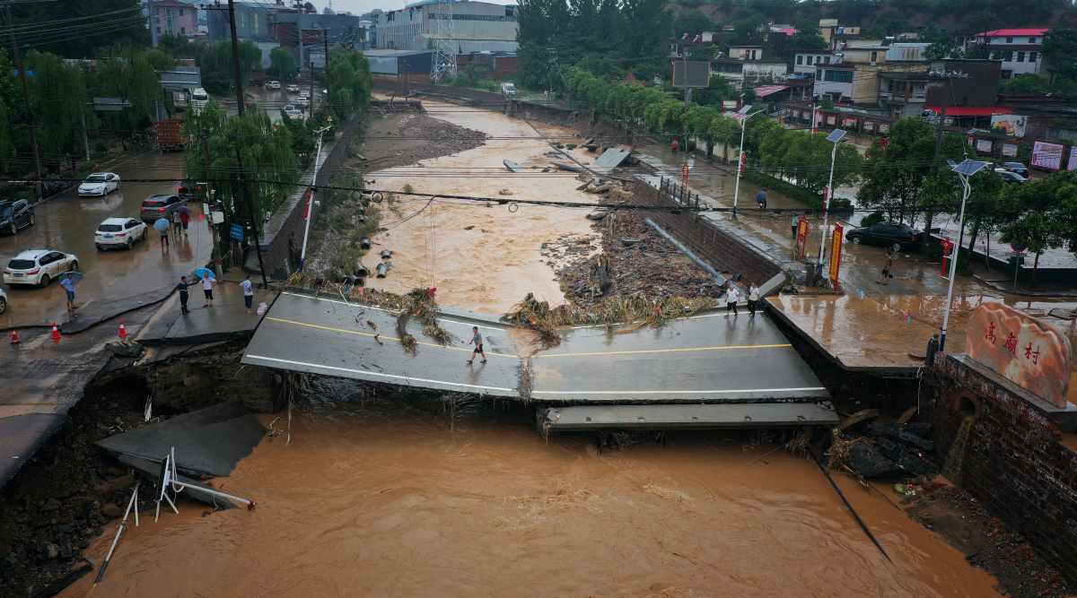 Chinese bridge collapse kills construction workers