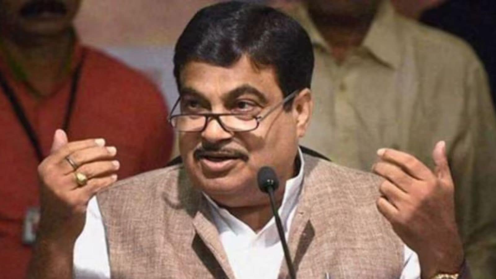 The police control room received a call claiming a bomb had been placed at Gadkari's home and would soon explode. (File Photo)
