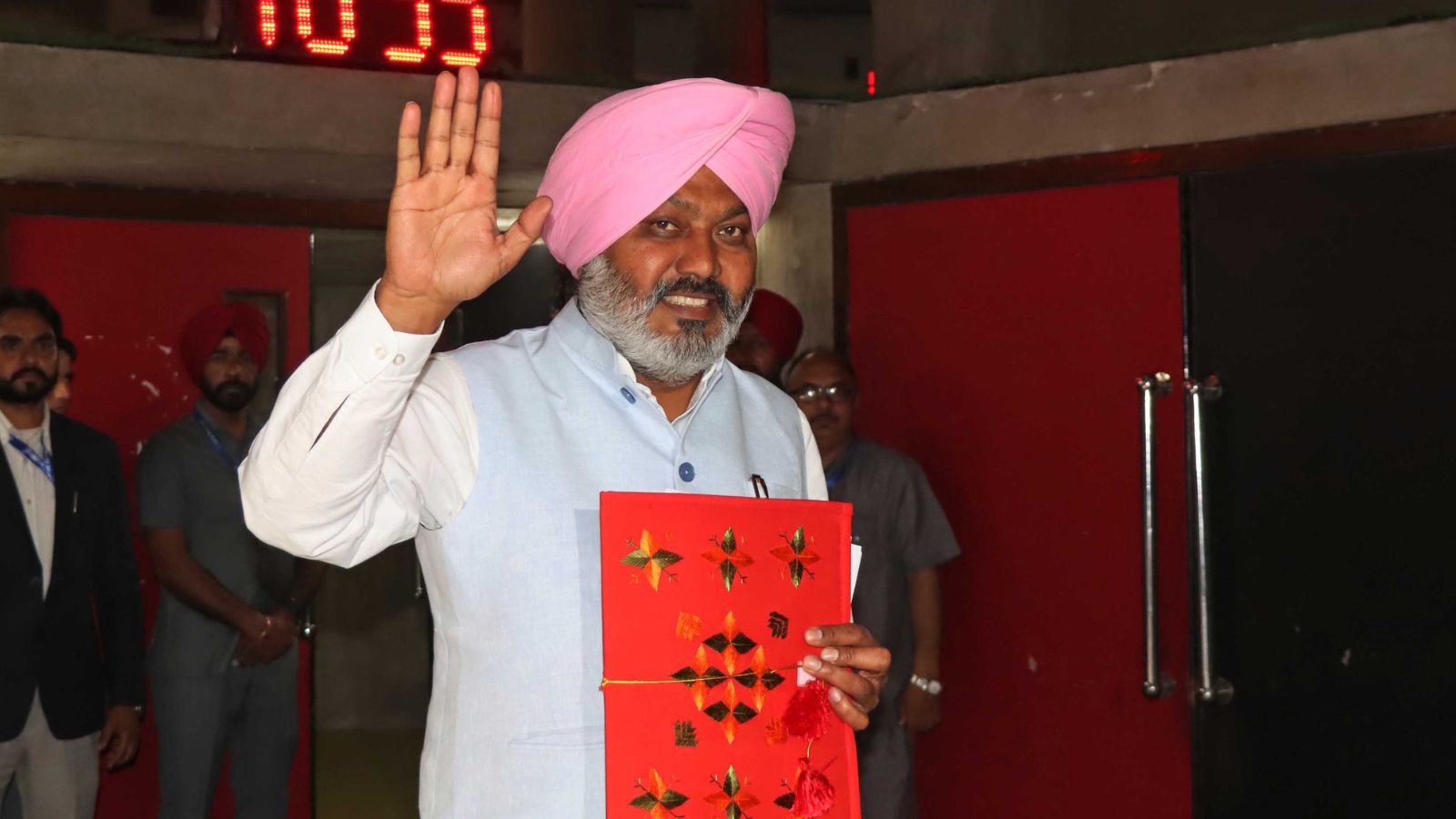 Punjab's Bill Scheme Rewards Compliance, Penalizes Violations