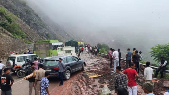 4 pilgrims returning from Shri Chamunda Devi Temple killed and 25 injured as vehicle overturns in Dharamshala