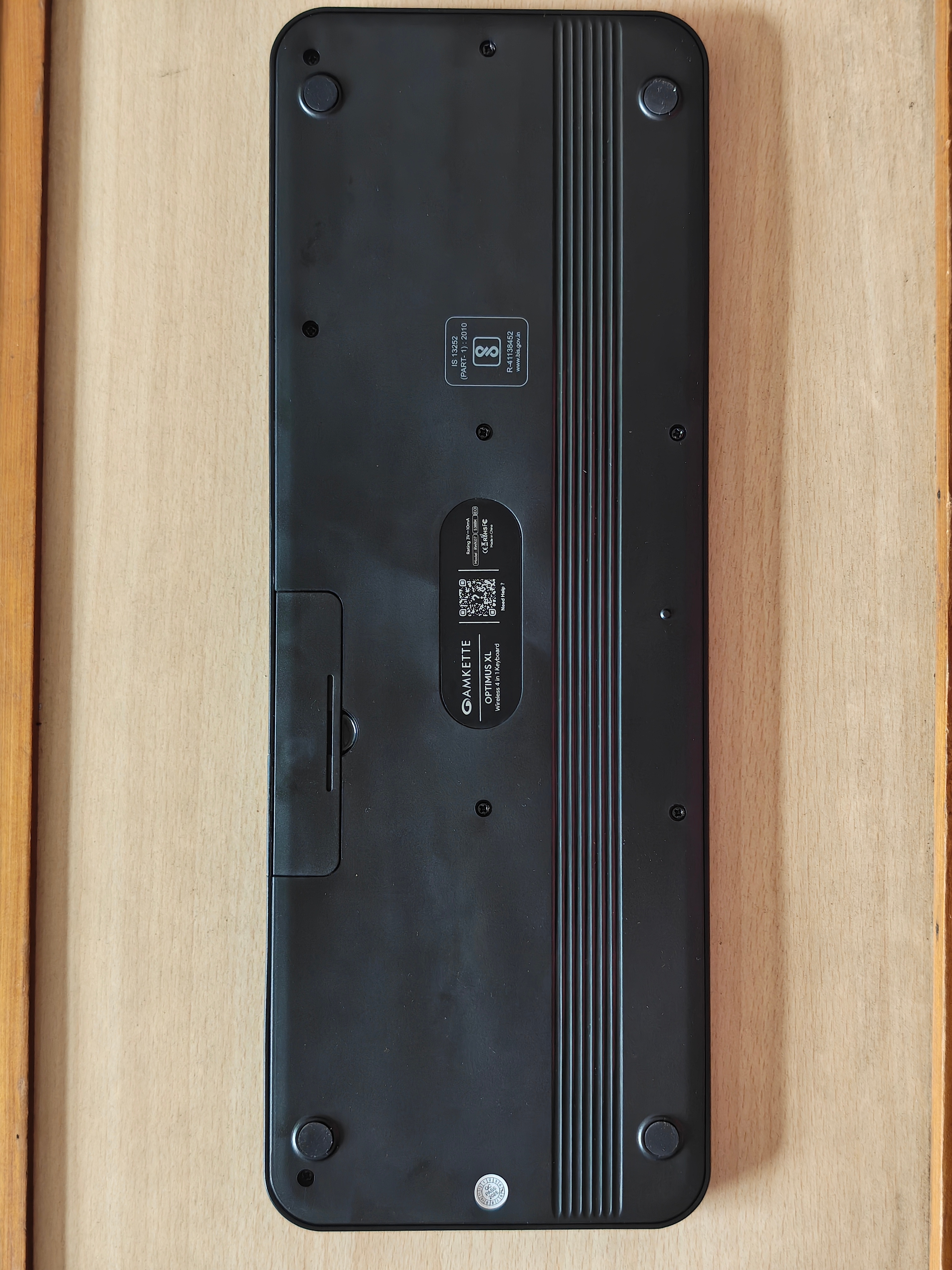 The Amkette Optimus XL does not have a space to park a tablet or a phone. 