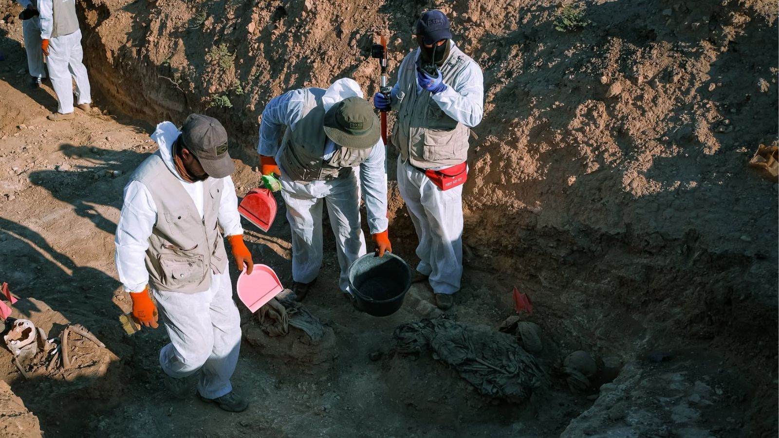 Iraq Begins Excavating IS Mass Grave Near Mosul