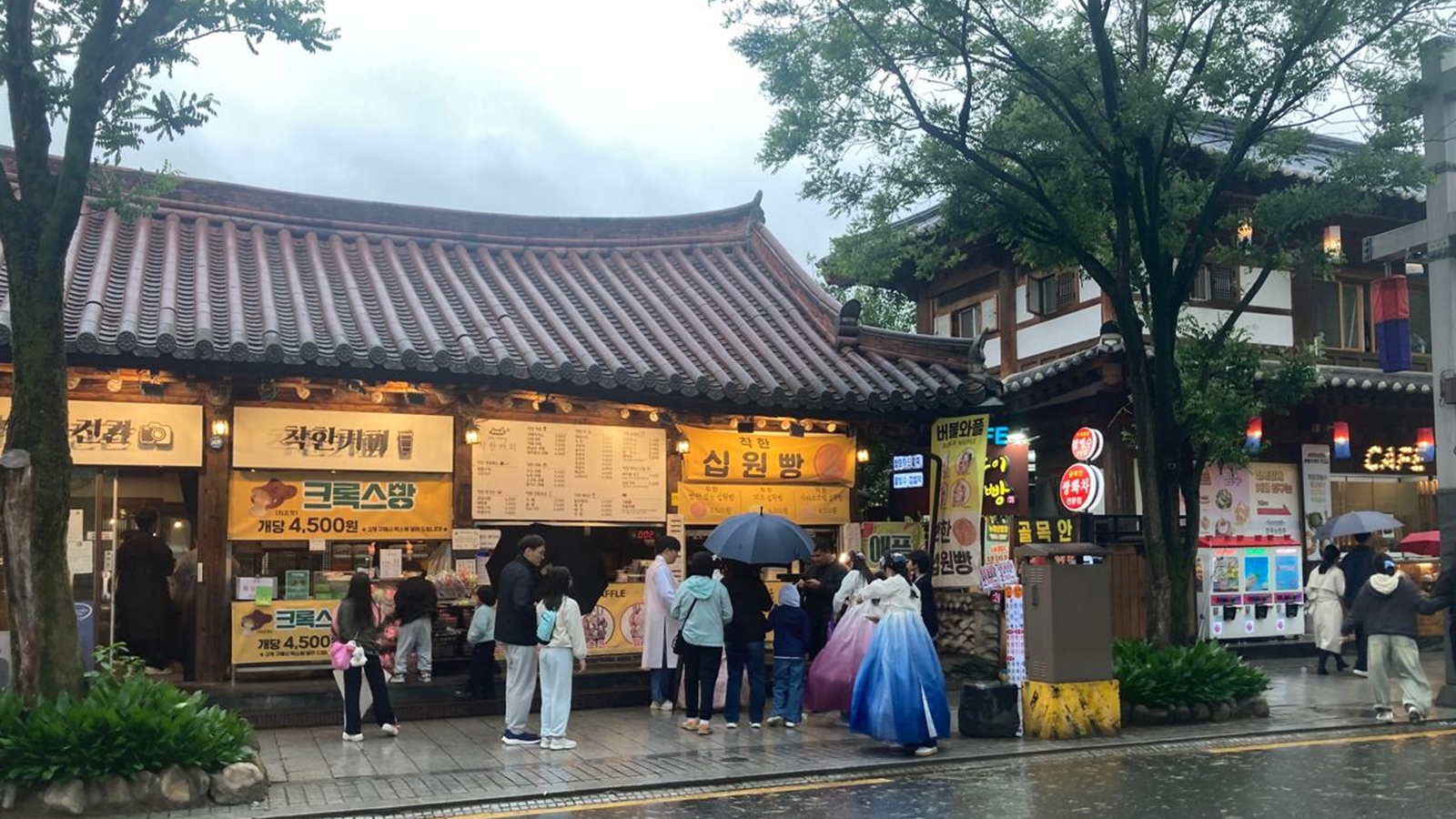 Jeonju's Hanok Village: Step Back in Time to Old Korea