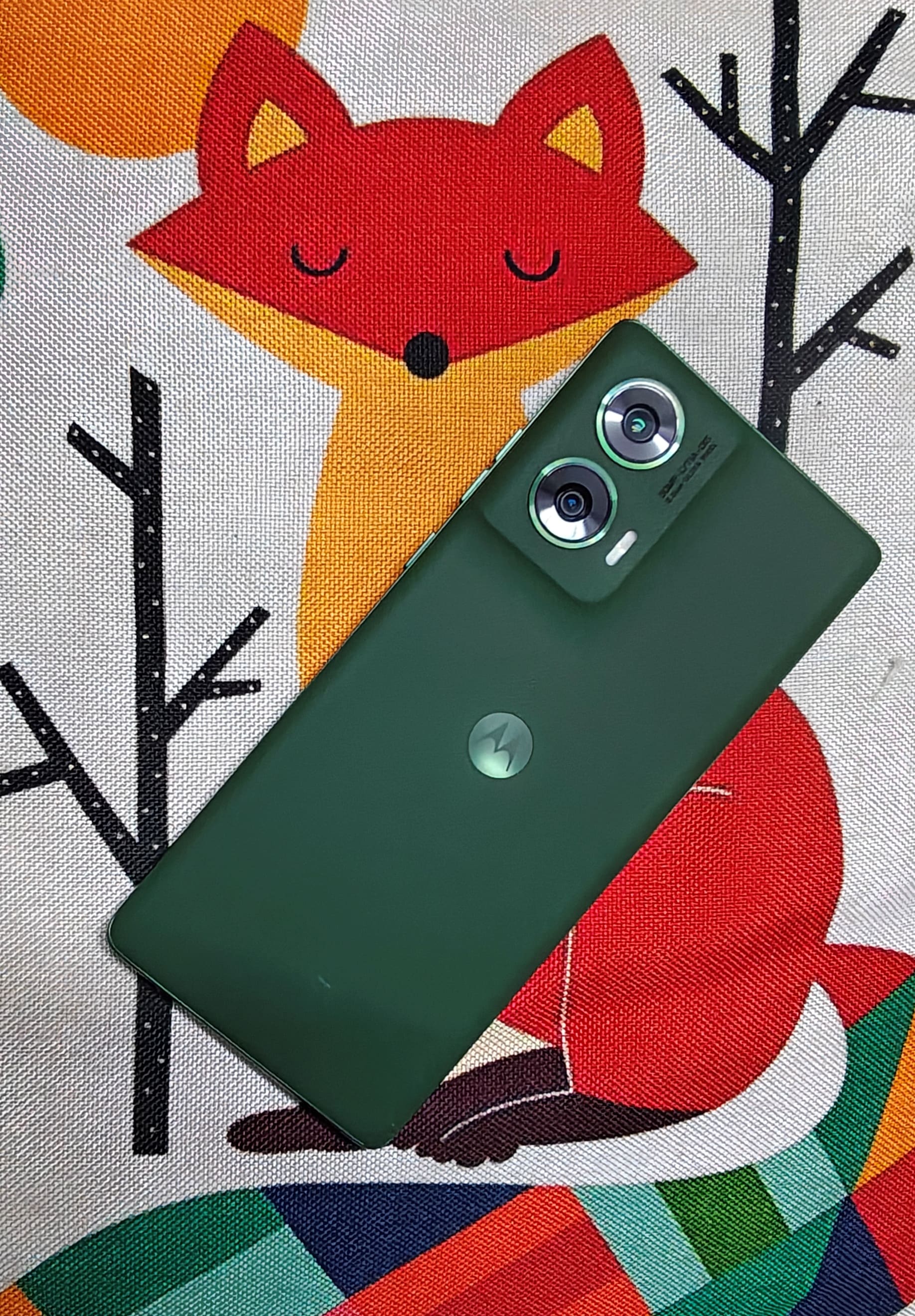 The Motorola G96 has a minimal looking faux leather back.