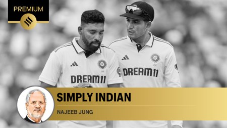 Siraj speaks with skipper Shubman Gill during Day 2 of the fifth IND vs ENG Test at the Oval. (AP)