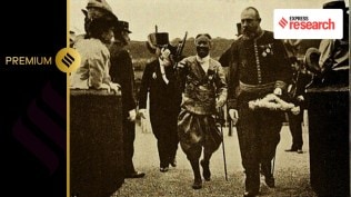 King Sisowath greeting French officials in 1911 (Source: Wikipedia)