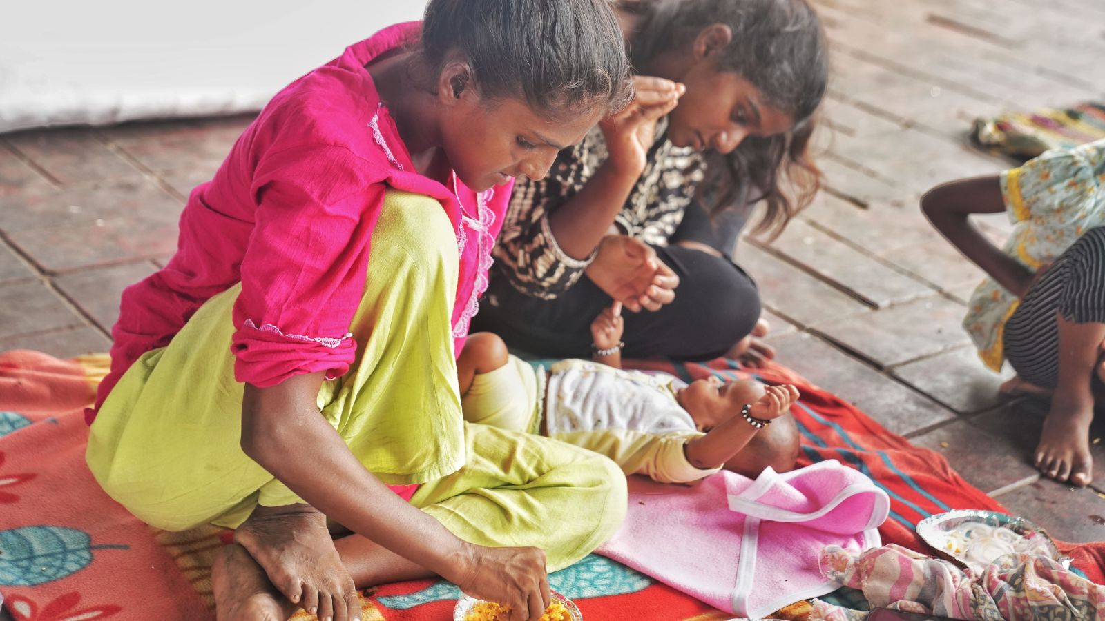 Delhi Footpath Dwellers: Struggles, Safety Concerns and Life
